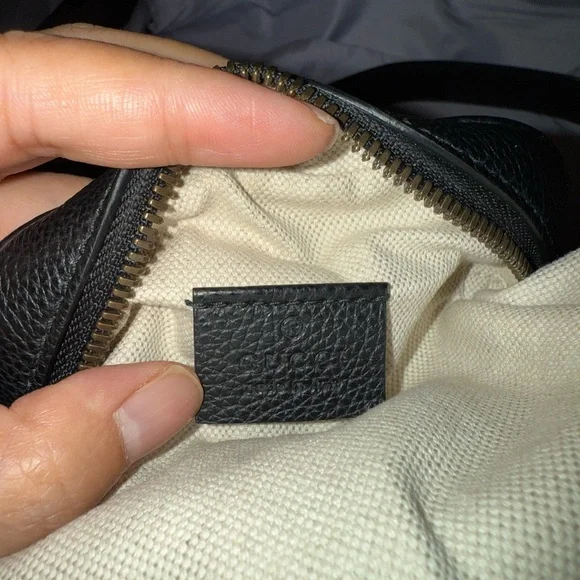 Gucci Vintage Logo Black Pebbled Leather Crossbody Bag
